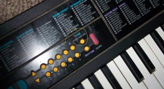 Музыкальный синтезатор - кнопка tone