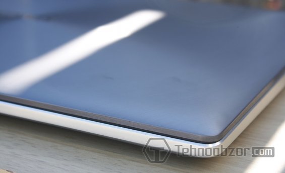 Закрытый Asus ZenBook Pro UX501JW