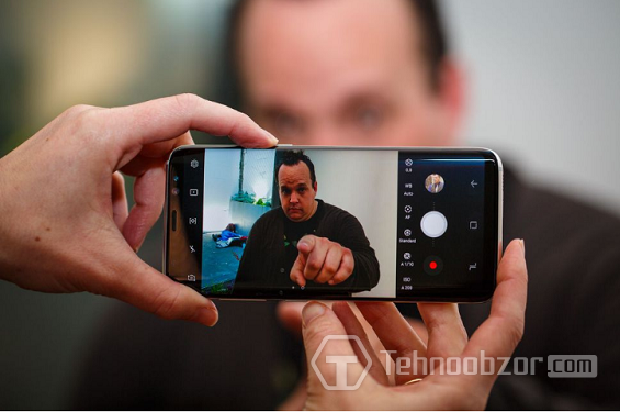 Face Unlock в Galaxy S8 реагирует на владельца смартфона