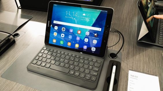Samsung Galaxy Tab S3 подключен с клавиатурой