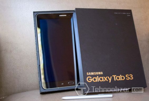 Коробка, планшет Samsung Galaxy Tab S3 и стилус