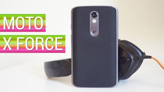 Motorola Moto X Force с наушниками