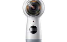 Камера Samsung Gear 360 2017 на белом фоне