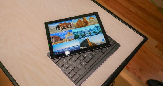 Google Pixel C с клавиатурой на столе