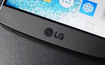 Логотип LG на смартфоне