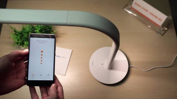 Управление Xiaomi Philips EyeCare Smart Lamp через смартфон