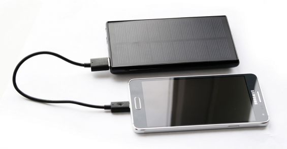 Смартфон заряжается от Sititek Sun-Battery SC-09
