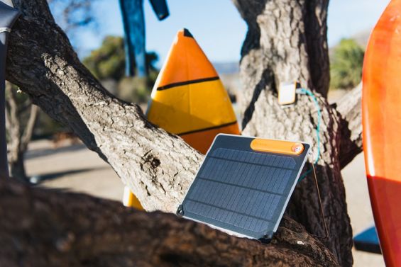 BioLite SolarPanel 5+ заряжается от солнца