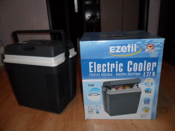 Ezetil E 27 N 12V LCD возле коробки