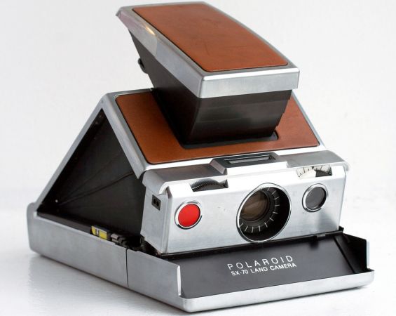 Дизайнерское исполнение камеры Polaroid из серии SX-70
