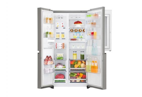Заполненный продуктами холодильник LG GC-Q247CABV