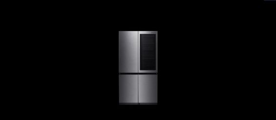 Холодильник LG LSR100RU на черном фоне
