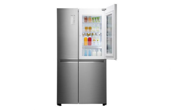 Холодильник LG GC-Q247CABV на белом фоне