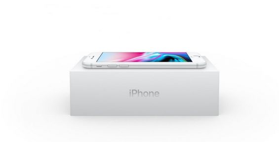 iPhone 8 лежит на коробке