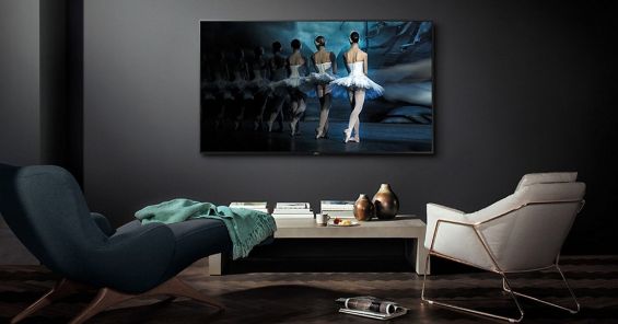 Samsung Q9F 4K Smart QLED TV в интерьере комнаты