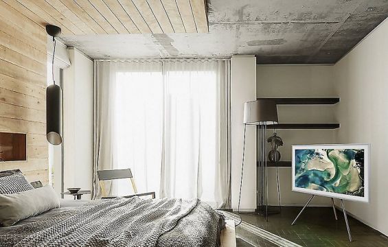 Samsung The Frame 4K TV UE55LS003AU стоит в спальне