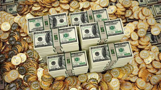 Доллары и монеты Биткоина