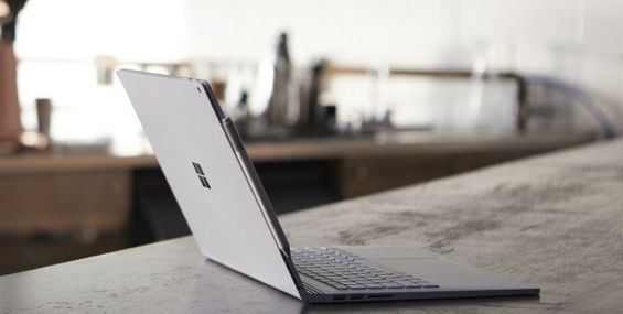 Трансформер Microsoft Surface Book 2 вид сбоку