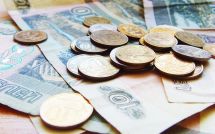Рублёвые купюры и монеты