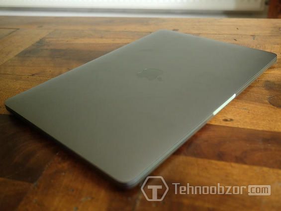 MacBook Pro Retina 13 2017 в закрытом состоянии