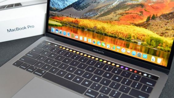 Клавиатура MacBook Pro Retina 13 2017 крупным планом