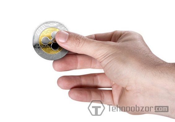 Монетка Ripple в руке