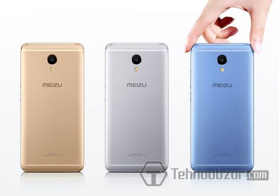 Три смартфона Meizu M5 Note на белом фоне