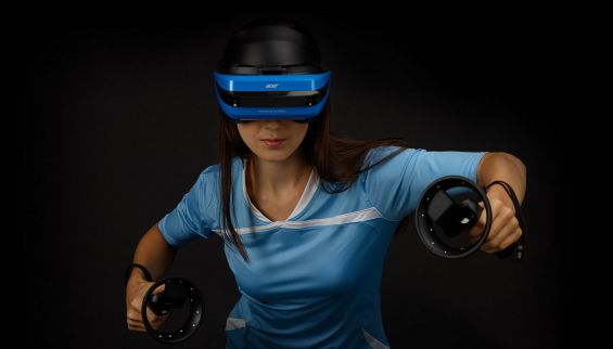 Девушка в виртуальном шлеме Acer Mixed Reality Headset AH101