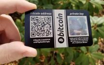 Приватный ключ Биткоин-кошелька на пластиковой карте