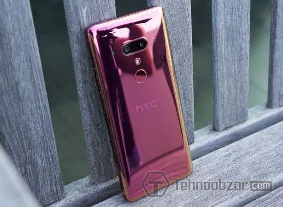 HTC U12 Plus с красным корпусом