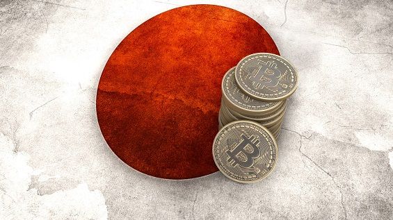 Флаг Японии и монеты Bitcoin