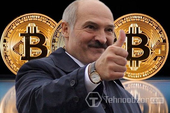 Лукашенко на фоне монет Bitcoin показывает лайк