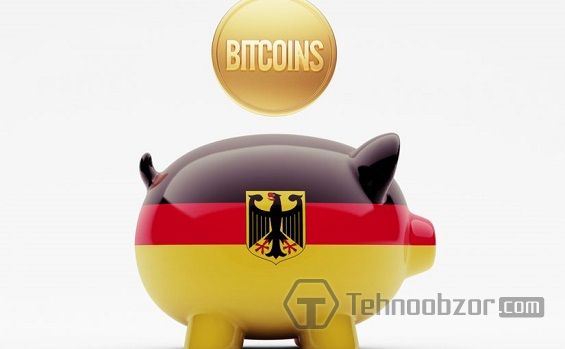 Монета Bitcoin падает в копилку с немецким флагом