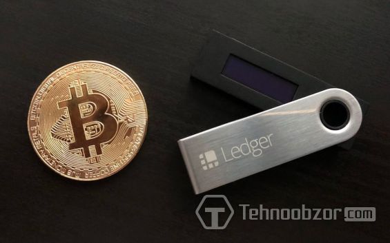 Монета Биткоина и аппаратный кошелек Ledger Nano S