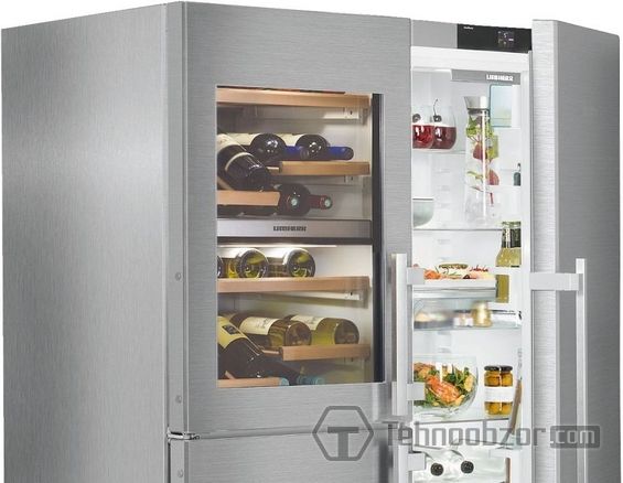 Открытая дверца холодильника LIEBHERR SBSes 8486