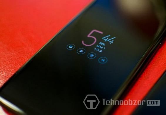 Заставка на экране смартфона Samsung Galaxy S9+