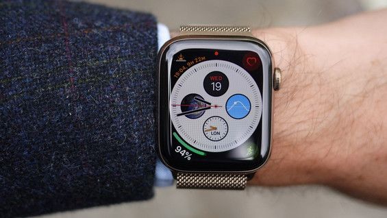 Необычный циферблат на экране часов Apple Watch Series 4