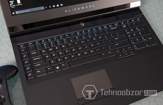 Клавиатура и тачпад ноутбука Alienware 17 R5