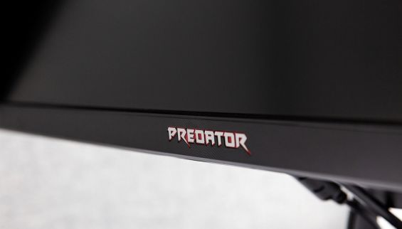 Надпись Predator крупным планом