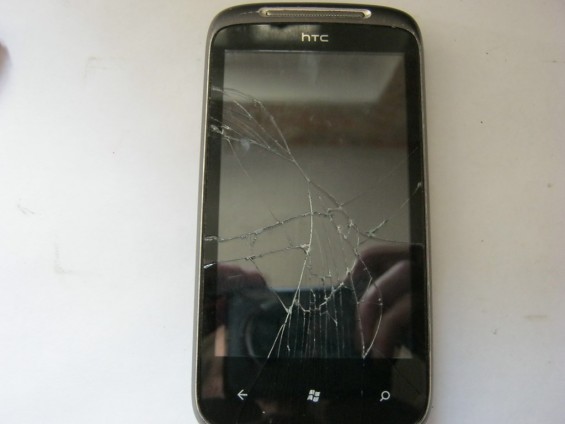 Смартфон HTC Mozart с повреждённым тачскрином