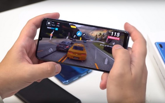 Игра запущена на смартфоне Samsung Galaxy A30