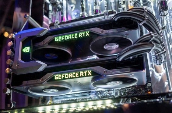 Две видеокарты GeForce RTX крупным планом