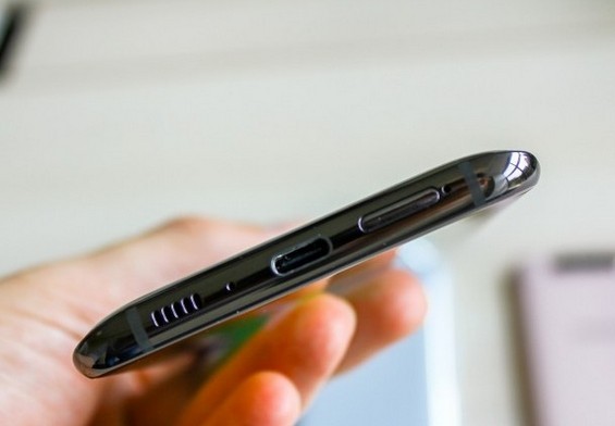 Разъём USB Type-C на нижнем торце Samsung Galaxy A80