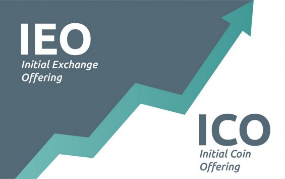 Аббревиатуры IEO и ICO разделены стрелкой