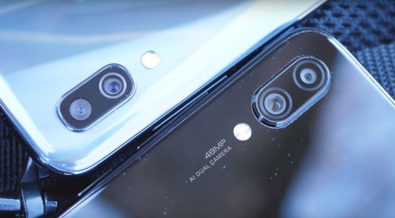 Тыльные камеры Xiaomi Redmi Note 7 и Samsung Galaxy A30 крупным планом