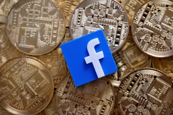 Эмблема Фейсбука на монетах криптовалюты