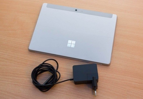 Планшет Microsoft Surface Go 2019 и блок питания для него