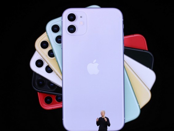 Представление модели iPhone 11 на презентации Apple 2019