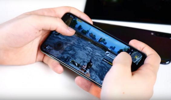 Игра запущена на смартфоне Samsung Galaxy A60