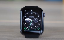 Смарт-часы Xiaomi Mi Watch крупным планом